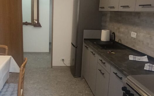 Apartament 3 camere de inchiriat in Curtea de Arges zona 1 Decembrie